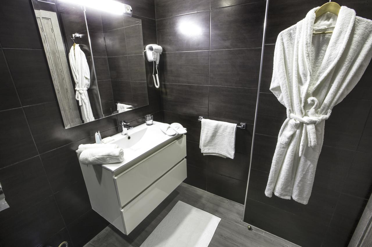 Calypso Home Oran Ain el Turk Bagian luar foto
